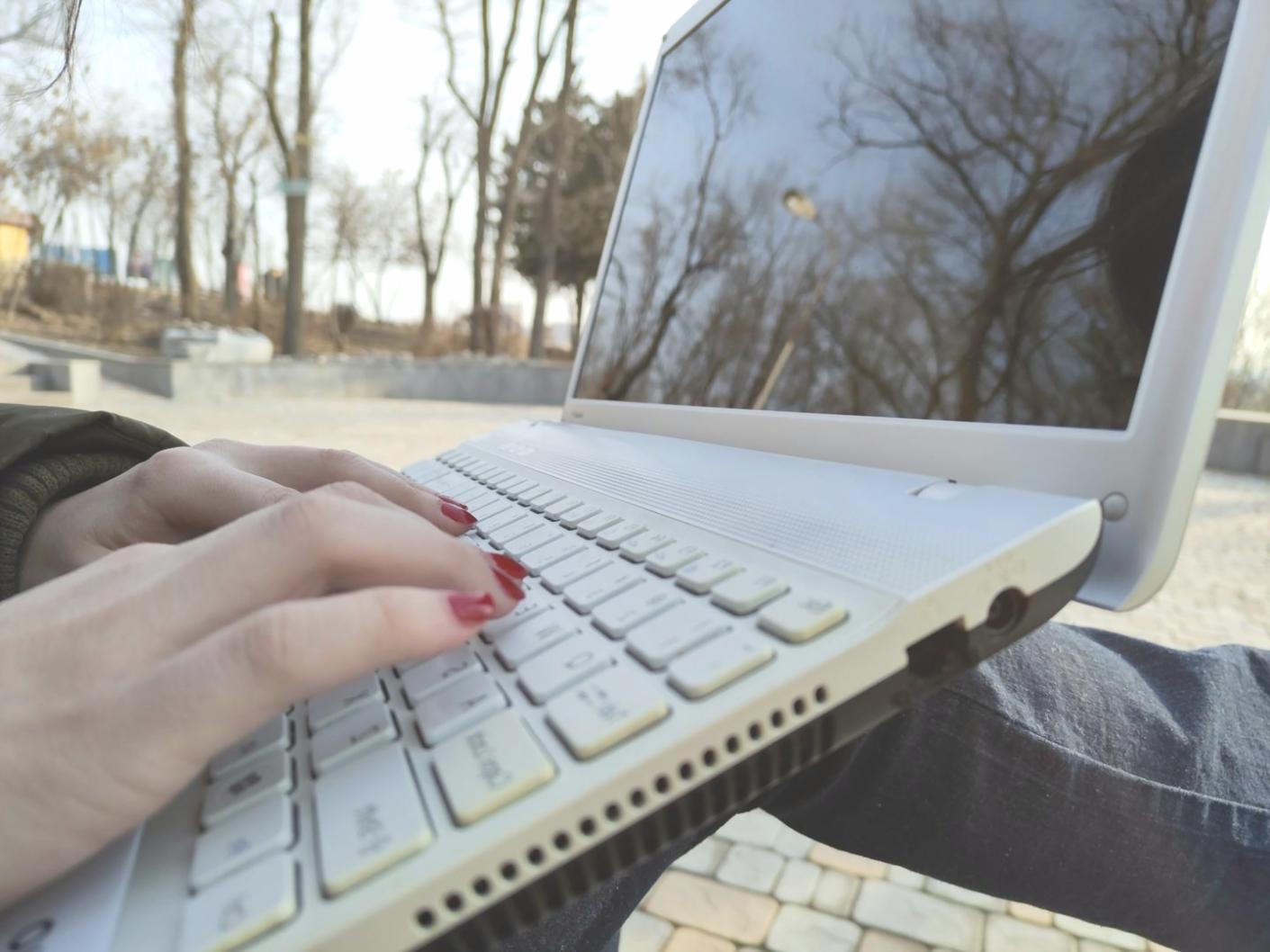 Moderne Arbeitsumgebung mit flexiblen Strukturen